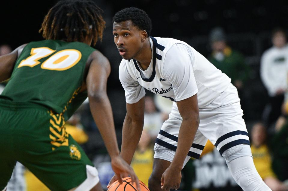 Oral Roberts guard Max Abmas (3) ranks seventh among all Division I players in points per game (22.2) and sixth in 3-pointers per game (3.5).