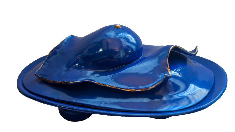 Laura Panno, "Alfabeto del corpo (Ceramica Blu),"<em> </em>1990 - Courtesy the artist