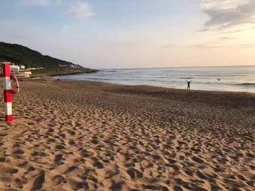 北海岸及觀音山國家風景區中角灣清潔維護成果。（圖／交通部提供）