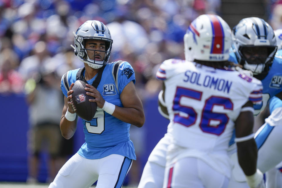 El mariscal de campo de los Carolina Panthers, Bryce Young, jugó por primera vez en la pretemporada este año contra los Buffalo Bills. (Foto AP/Charles Krupa)