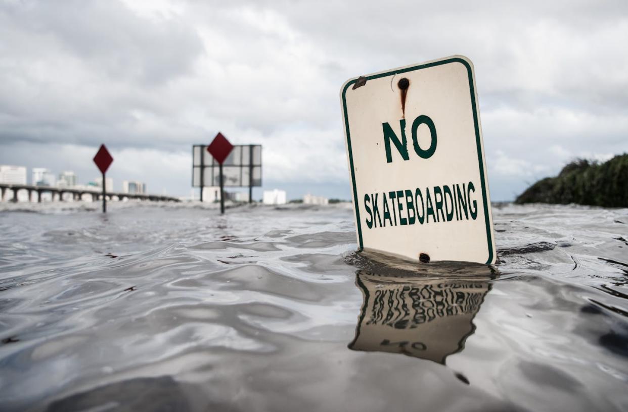 Storm surge can push water levels well above normal sea level during a hurricane. <a href="https://www.gettyimages.com/detail/news-photo/the-st-johns-river-rises-from-storm-surge-flood-waters-from-news-photo/845803374" rel="nofollow noopener" target="_blank" data-ylk="slk:Sean Rayford/Getty Images;elm:context_link;itc:0;sec:content-canvas" class="link ">Sean Rayford/Getty Images</a>
