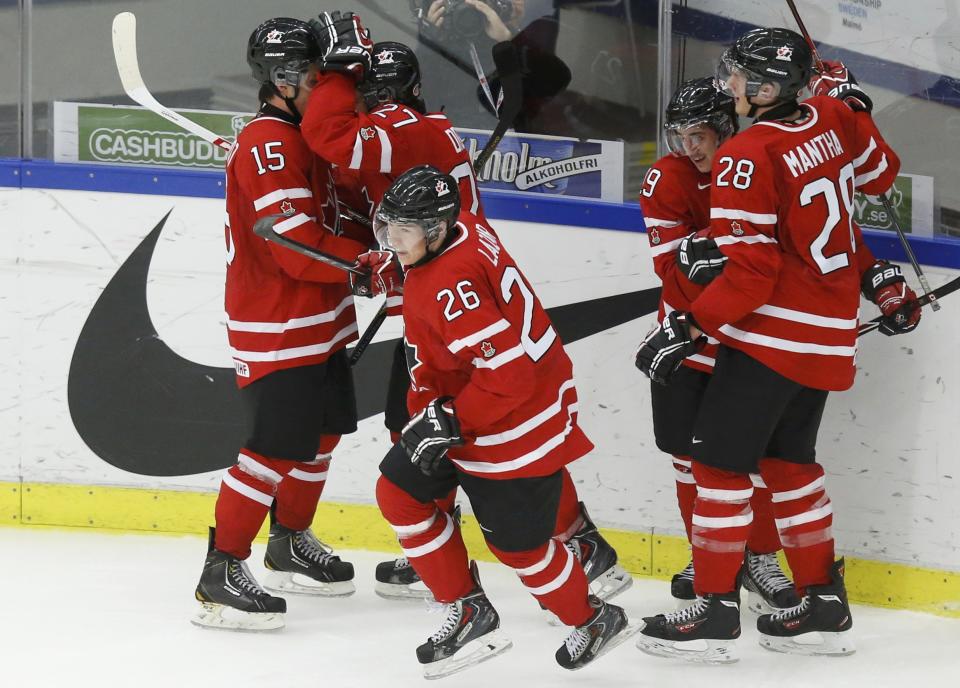 Canada's Curtis Lazar (C) celebrates his goal against the United States with teammates Derrick Pouliot (15), Jonathan Drouin (27), Nic Petan and Anthony Mantha (28) during the third period of their IIHF World Junior Championship ice hockey game in Malmo, Sweden, December 31, 2013. REUTERS/Alexander Demianchuk (SWEDEN - Tags: SPORT ICE HOCKEY)