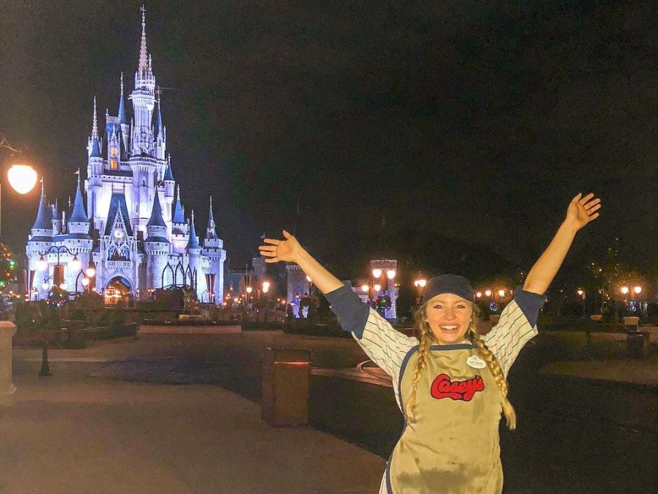 kayleigh working at casey's corner in magic kingdom