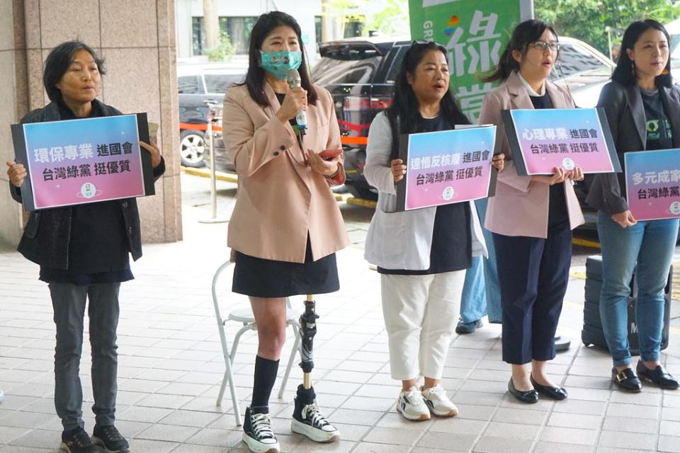 綠黨這次共推出8位不分區立委人選，若順利獲得2席，8人會在四年內輪流上任。攝影：陳昭宏