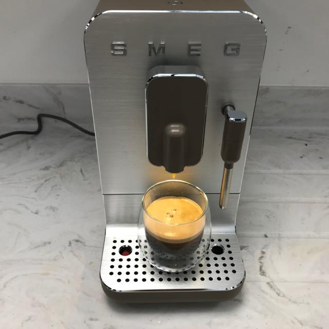 Smeg BCC02 Automatic Coffee Machine With Milk Frother - Crema