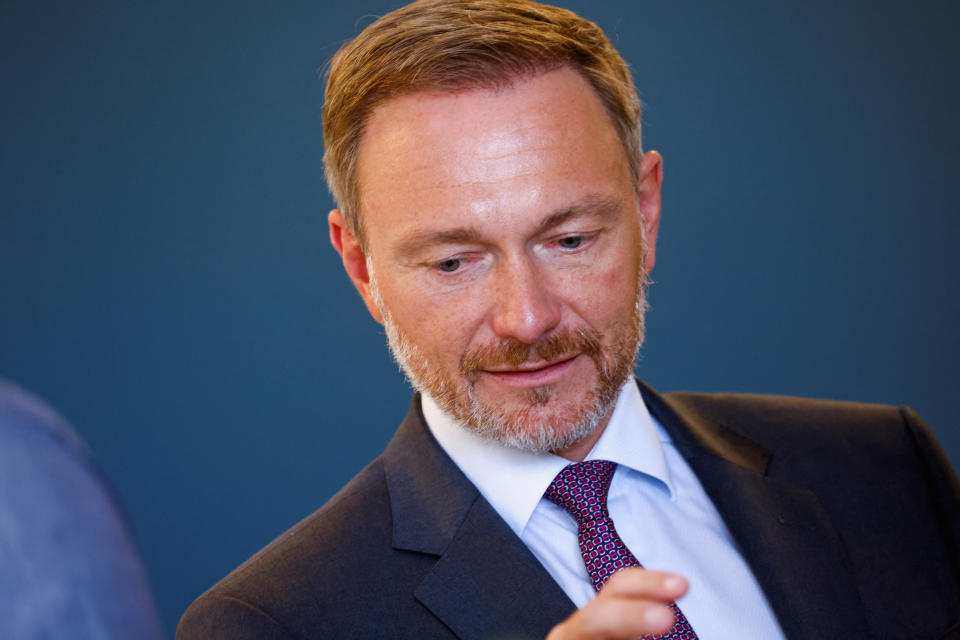 Christian Lindner rechnet damit, dass ein Preisdeckel auf russisches Öl direkte Auswirkungen auf die Energiepreise haben könnte (Bild: REUTERS/Michele Tantussi)