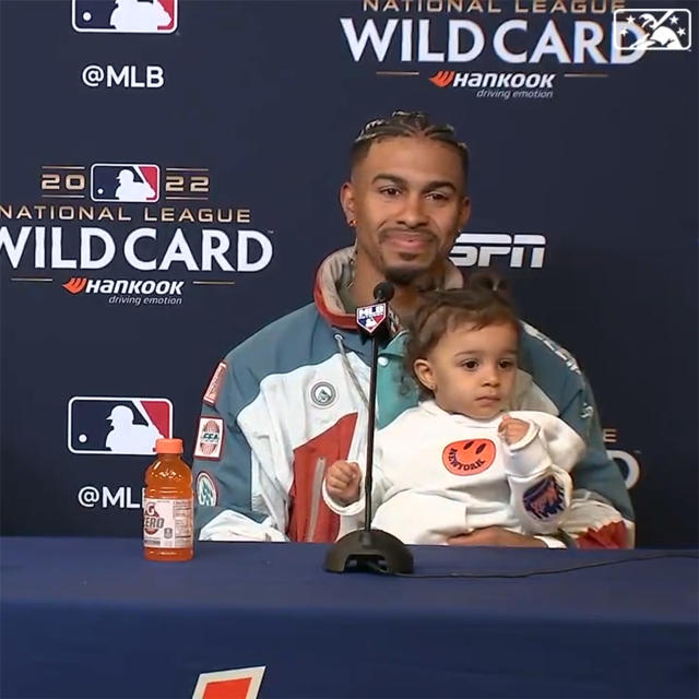 Francisco Lindor's daughter calls for Mets' Buck Showalter: video