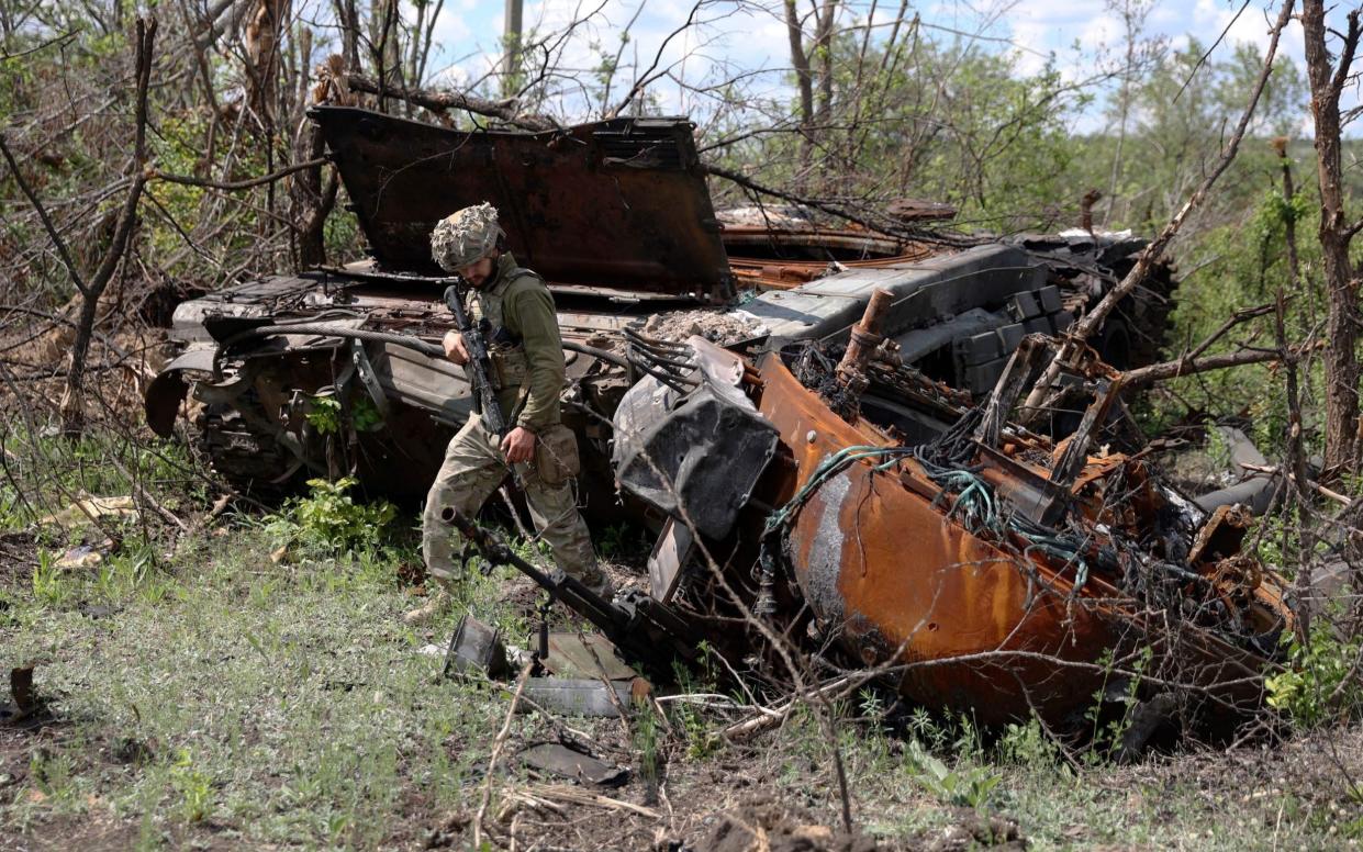 A Ukrainian servicemen inspects a destroyed Russian tanks - ANATOLII STEPANOV/AFP via Getty Images