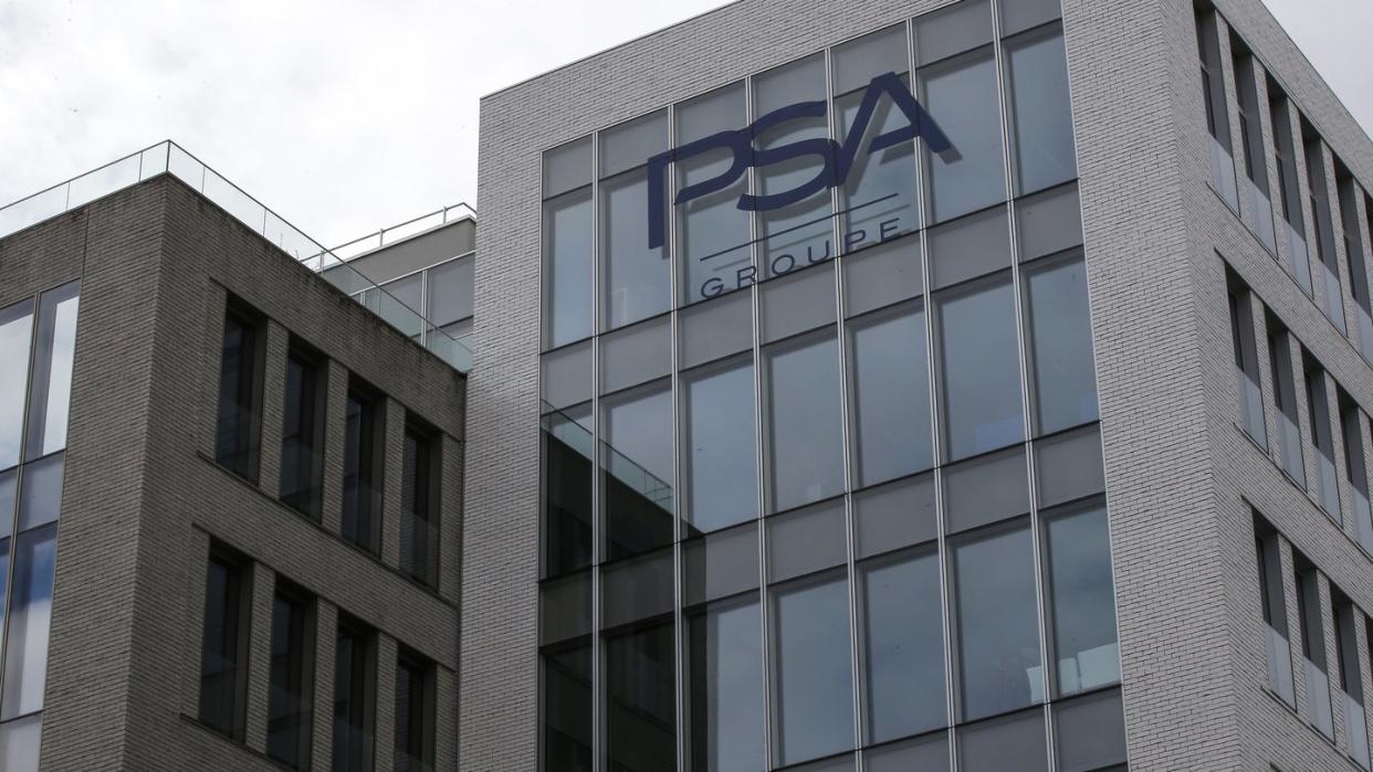 Das Logo des französischen Autoherstellers PSA Group am Unternehmenssitz in Rueil-Malmaison, westlich von Paris.