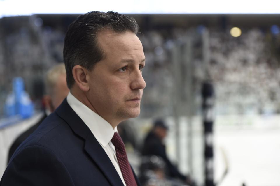 Mike Souza signed a three-year contract extension on Tuesday to remain head coach of the University of New Hampshire men's hockey team. Souza led the Wildcats to their first 20-win season in a decade this year, and its 20-15-1 final record represented its best winning percentage (.569) in 11 years.