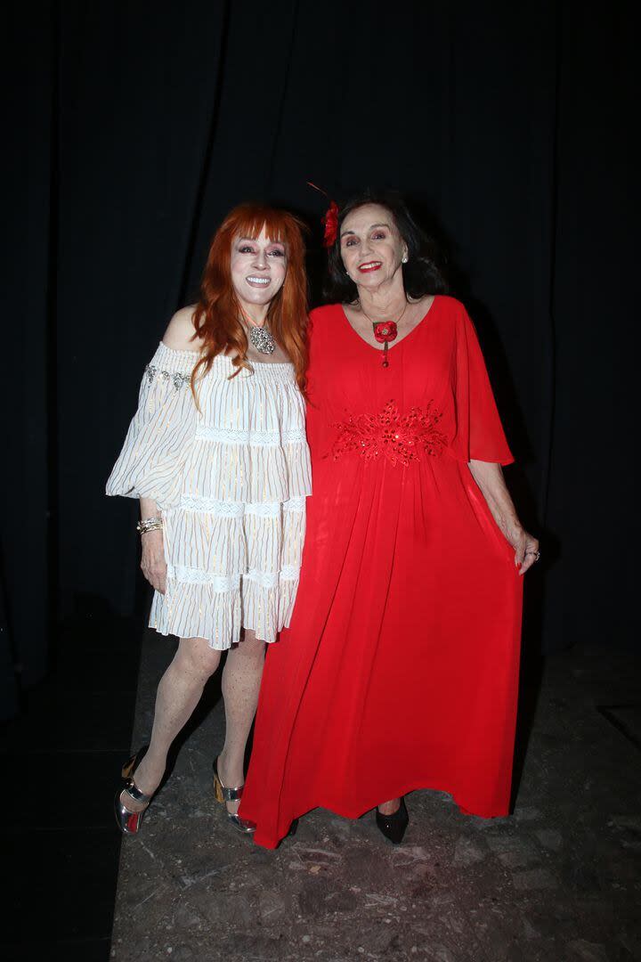 Linda Peretz y Marcela López Rey aprovecharon para mostrar el look que eligieron para disfrutar de la noche homenaje a Sandro