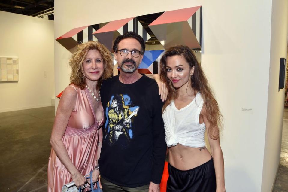 Marla Hamburg Kennedy y Bernie Chase en Art Basel Miami Beach en el Miami Beach Convention Center el 6 de diciembre de 2017.