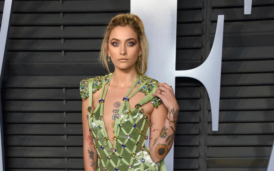 Ein paar locker heraushängende Strähnen rahmten das schöne Gesicht von Paris Jackson ein. (Bild: AP Photo)