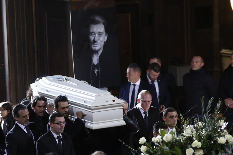 Le cercueil faisant son entrée dans l’église de La Madeleine