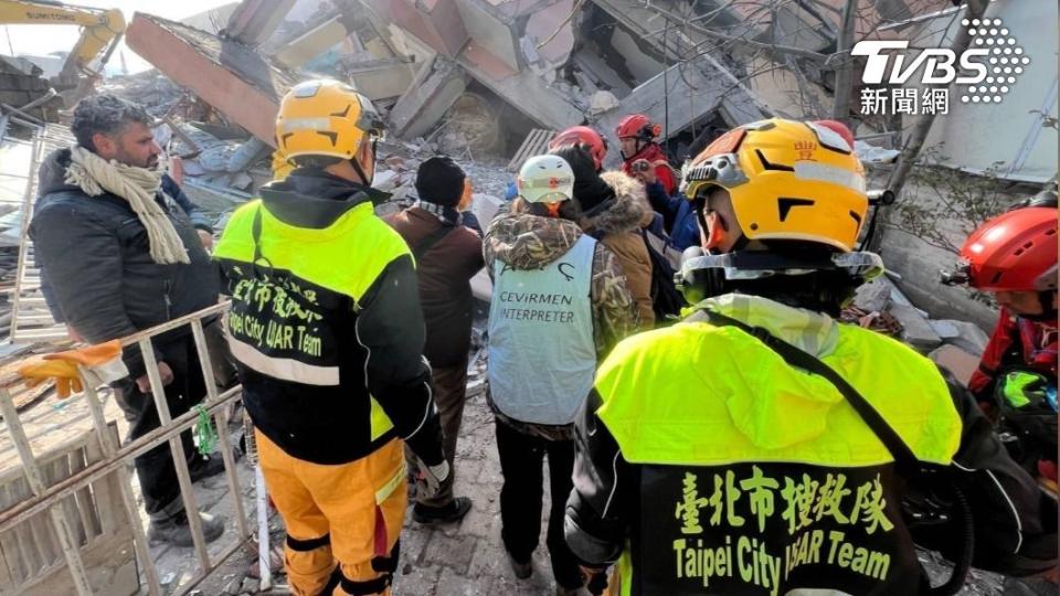 土耳其強震，台灣搜救隊前往土耳其救援。（圖／TVBS）