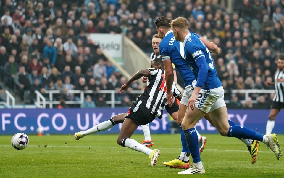 Newcastle United's Alexander Isak scores their side's first goal of the game during the Premier League match