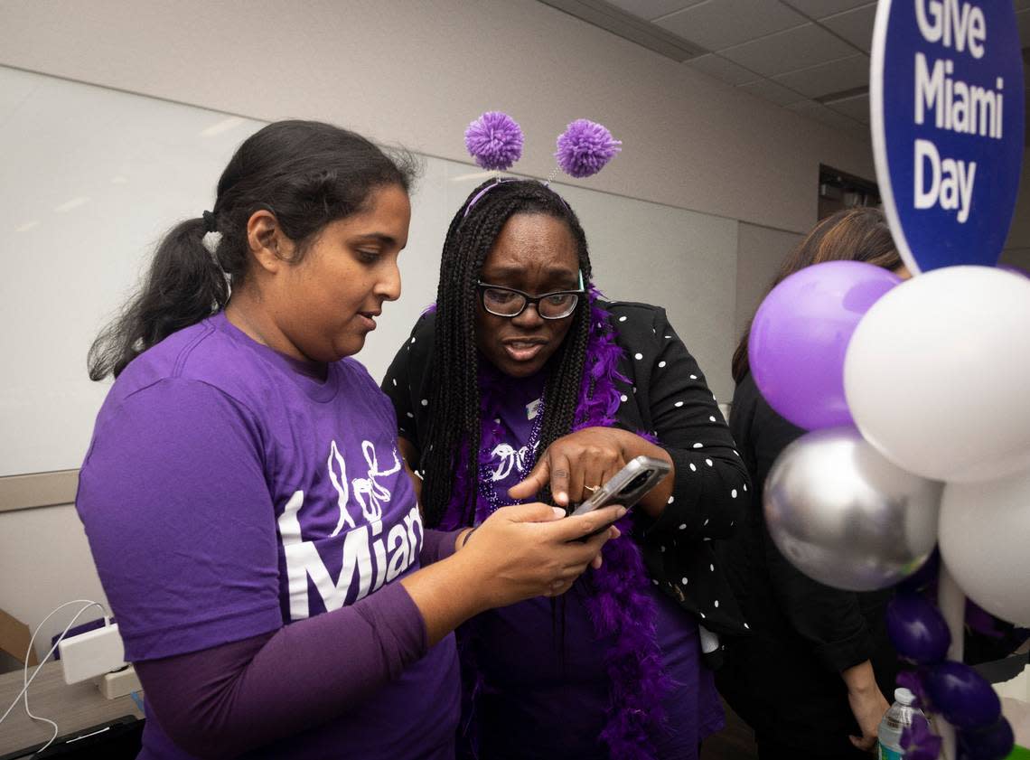 Latasha Rhodes, right, from The Miami Foundation, talks to a volunteer during the Give Miami Day fundraising event hosted by The Miami Foundation on Thursday, Nov. 16, 2023, held at Miami Dade College Medical Campus. Alie Skowronski/askowronski@miamiherald.com