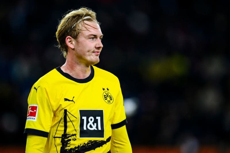 Dortmund's Julian Brandt reacts during the German Bundesliga soccer match between FC Augsburg and Borussia Dortmund.  Germany forward Julian Brandt has said the situation of the stuttering national team is "just as unpleasant" as that of his club Borussia Dortmund in the past weeks. Tom Weller/dpa