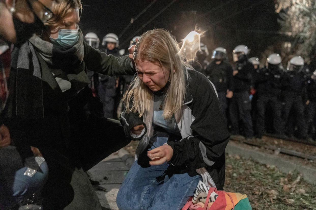 People block a street near the house of Law and Justice leader Jaroslaw Kaczynski during a protest against imposing further restrictions on abortion in Warsaw, Poland October 23, 2020. / Credit: AGENCJA GAZETA / REUTERS