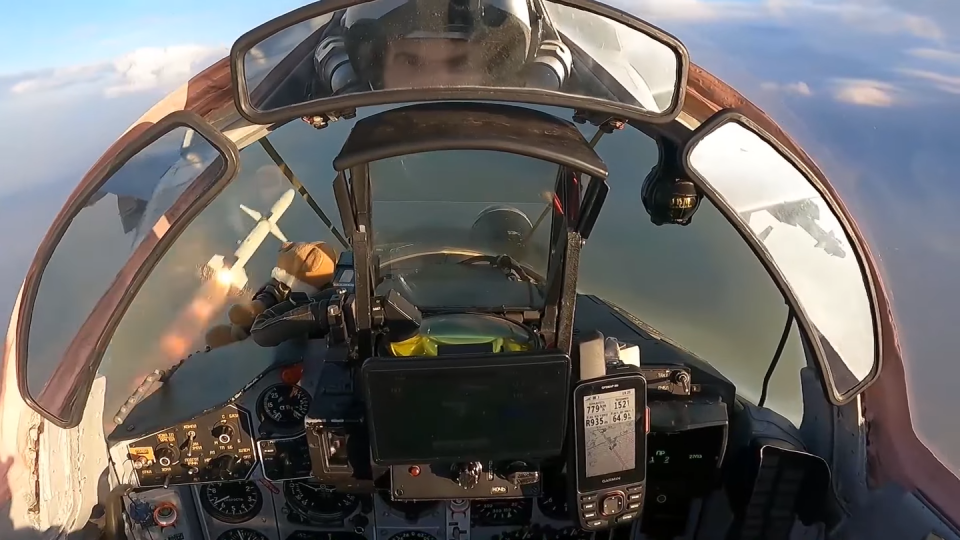 ukrainian mig 29 firing agm 88 harm missile