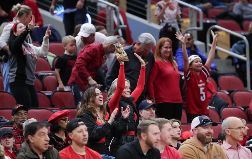 U of L fans applaud a play against Pepperdine during a game at the Yum! Center on Dec. 17.