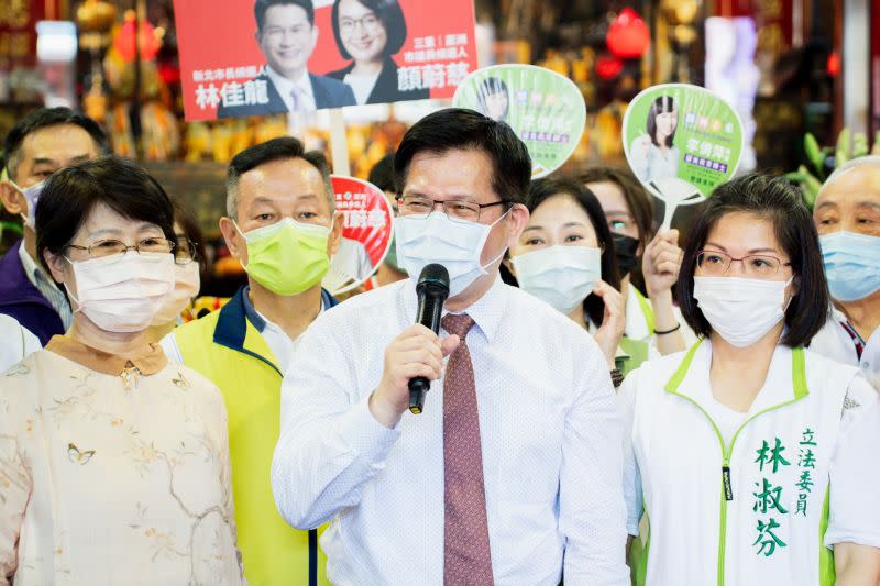 ▲林佳龍前往蘆洲湧蓮寺參香，受訪時回應侯友宜參訪宜蘭，是要選市長還是衝總統初選?（圖／林佳龍競選辦公室提供）