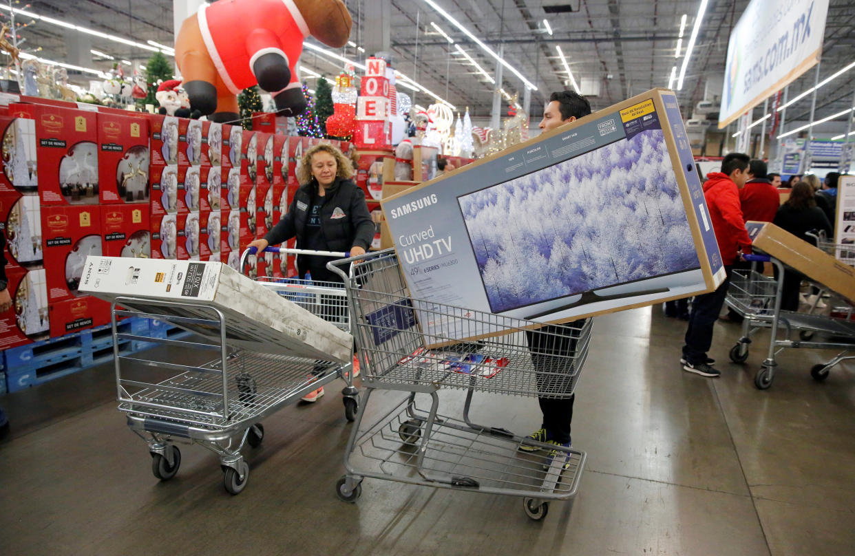 Las Smart TV son uno de los productos estrellas durante las ventas de Hot Sale. Pero elige bien, no te quedes con la primera rebaja que encuentres. REUTERS/Henry Romero