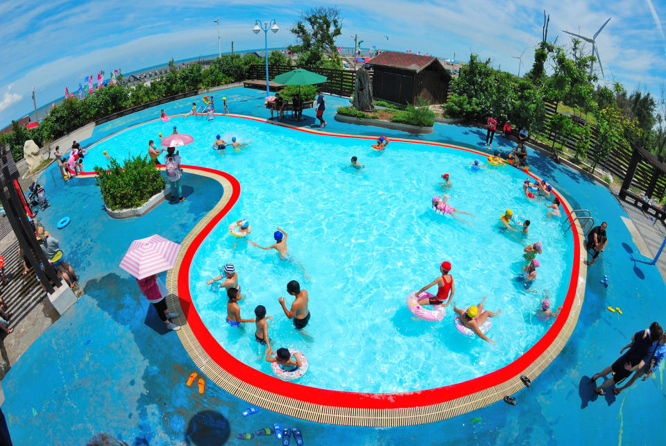 大安濱海樂園6/22起免費開放游泳池。   圖：台中市觀光局／提供