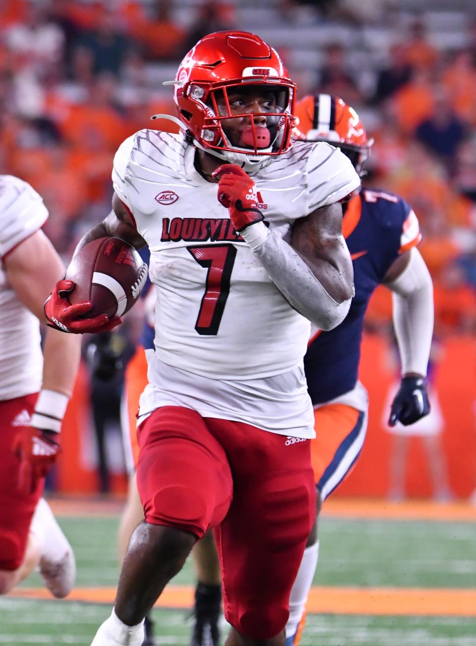 Sep 3, 2022; Syracuse, New York, USA; Louisville Cardinals running back Tiyon Evans (7) runs for a touchdown against the Syracuse Orange in the first quarter at JMA Wireless Dome. Mandatory Credit: Mark Konezny-USA TODAY Sports
