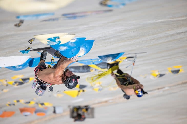 <span class="article__caption">Jernej Kruder unfortunately took a fall just before reaching the top, costing him and his teammate the victory. </span> (Photo: Matteo Mocellin/Red Bull Content Pool)