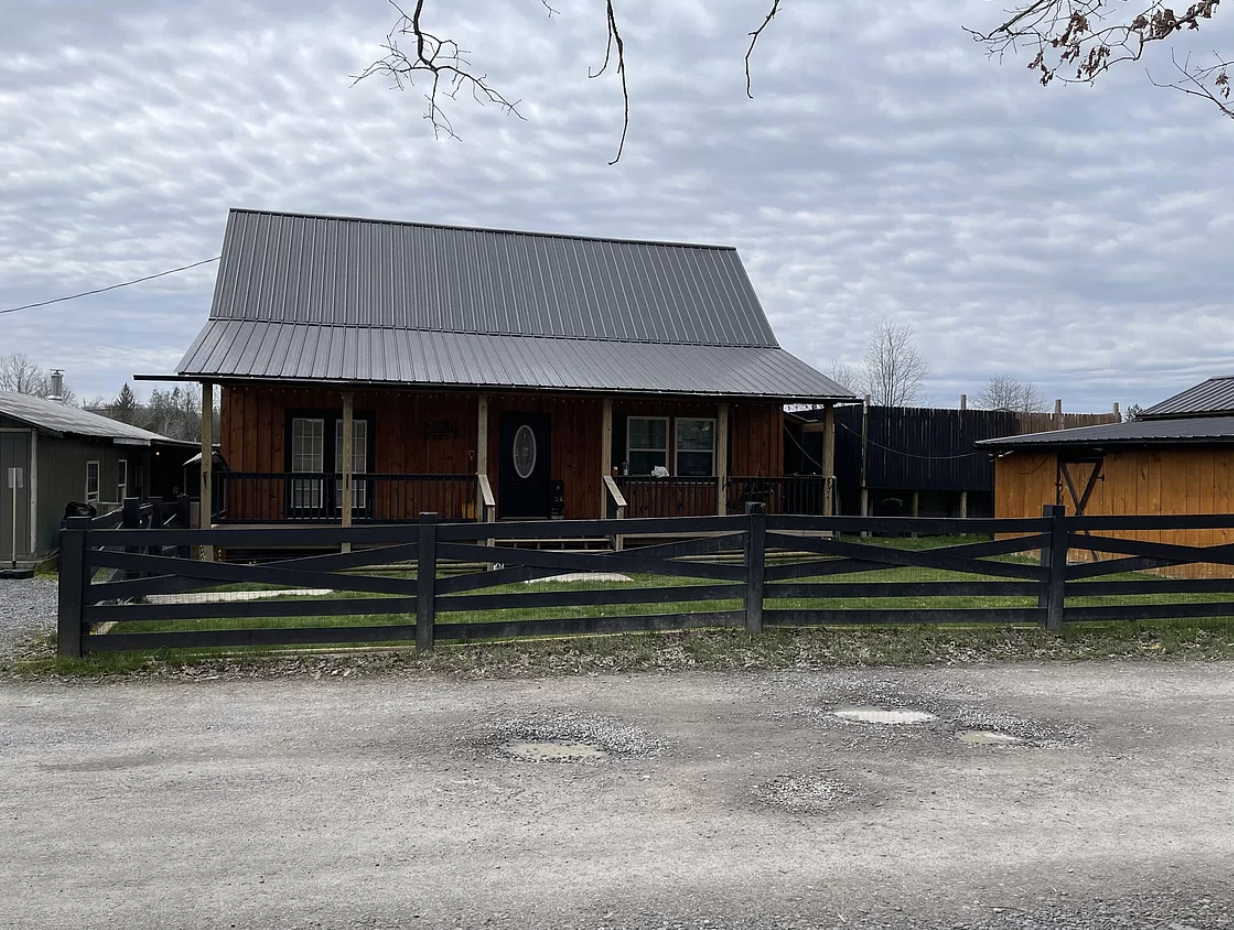 West Virginia: The 3-Bedroom Amish-Built Cabin