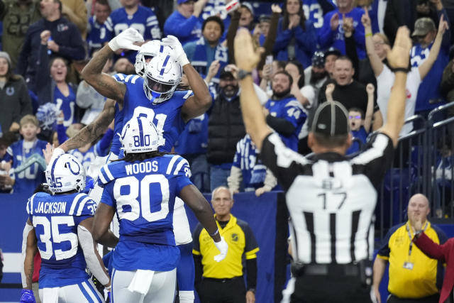 INDIANAPOLIS, IN - JANUARY 08: Indianapolis Colts tight end Mo