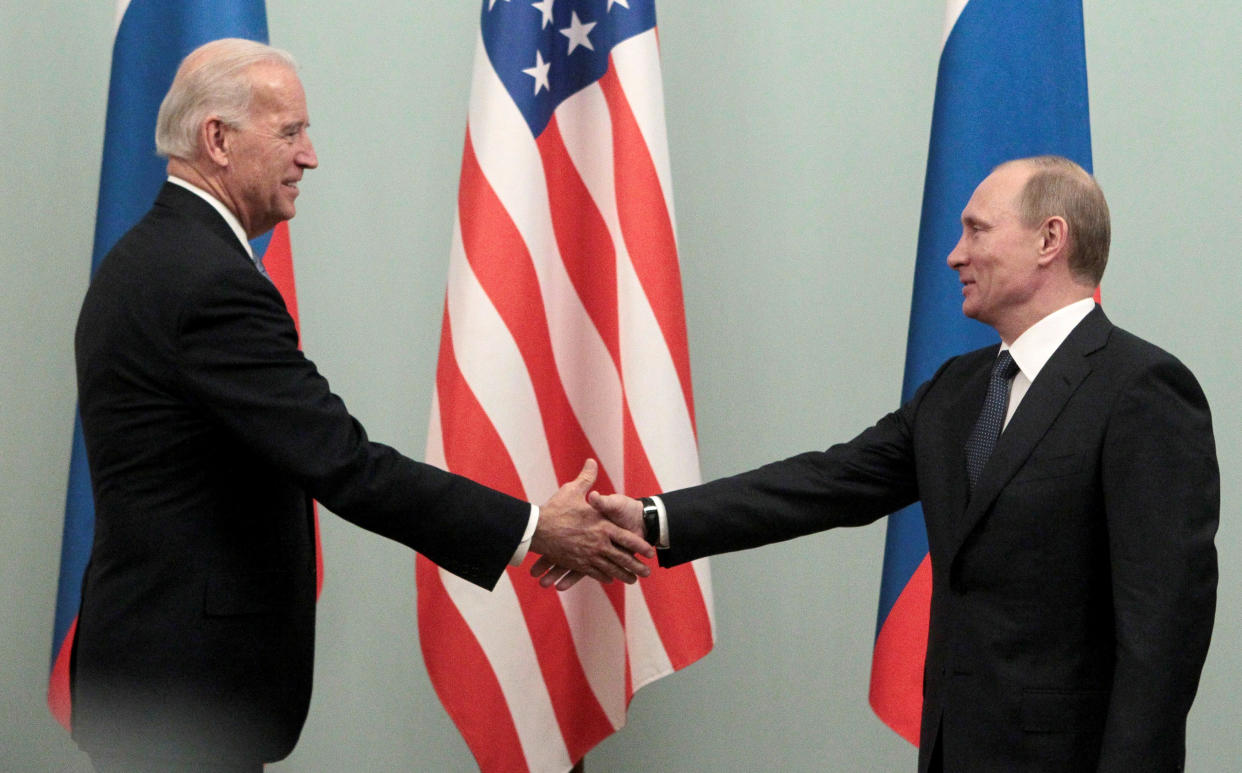 Image: Russian Prime minister Putin shakes hands with U.S. Vice President Biden during their meeting in Moscow (Alexander Natruskin / Reuters file)
