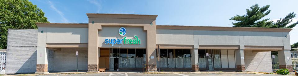 SuperFresh is opening at the site of the former Stop & Shop on Raritan Avenue in Highland Park.