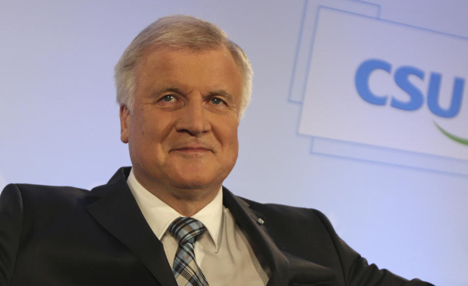 <p>CSU-Chef und Bayerns Ministerpräsident Horst Seehofer hat ein klein wenig an Beliebtheit zugelegt und landet auf Platz neun. </p>