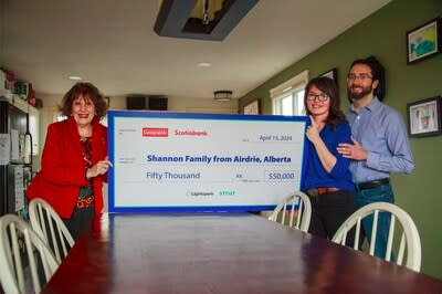 President of the Royal Canadian Geographical Society, the Honourable Lois Mitchell present the Shannon family with their winning prize. Photo by Craig Van Horne (CNW Group/Royal Canadian Geographical Society)