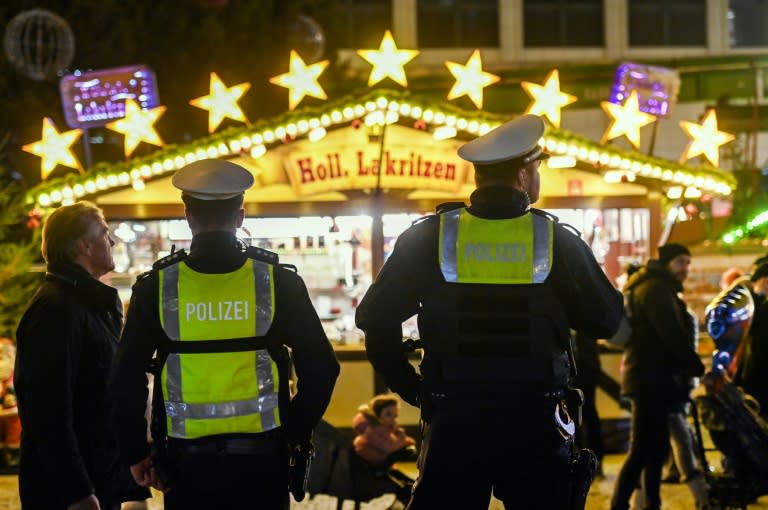 Nach der mutmaßlichen Planung eines Anschlags auf einen Weihnachtsmarkt im nordrhein-westfälischen Leverkusen muss sich seit Mittwoch ein Jugendlicher vor dem Landgericht Köln verantworten. Der Prozess findet ohne Öffentlichkeit statt. (Ina FASSBENDER)