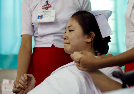 Midwives demonstrate during a training in Central Women's Hospital in Yangon, Myanmar March 17, 2017. Picture taken on March 17, 2017. REUTERS/Pyay Kyaw Aung