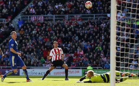 Jack Rodwell misses THAT chance against Leicester