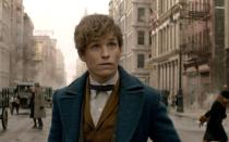 Ebenfalls Teil der "Harry Potter"-Welt ist die "Phantastische Tierwesen"-Filmreihe. Die beiden bislang veröffentlichten Filme mit Eddie Redmayne als Zauberer Newt Scamandar basieren auf Rowlings Buch "Phantastische Tierwesen & wo sie zu finden sind" und erzählen die Vorgeschichte der "Potter"-Filme. Drei Fortsetzungen sollen noch folgen. (Bild: Warner)