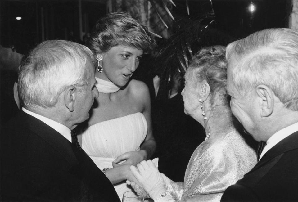 <p>Lillian Gish, credited as the First Lady of American cinema, met Princess Diana at the Cannes Film Festival. The 94-year-old wore a long sleeve lamé gown and white elbow-length gloves.<br></p>