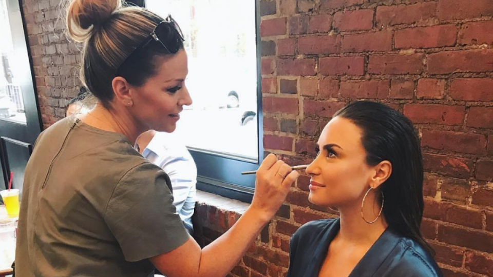 In honor of Demi Lovato’s sixth studio album hitting stores on Sept. 29, her makeup artist, Jill Powell, taught ET how to achieve the Glamazon look she created for the singer.