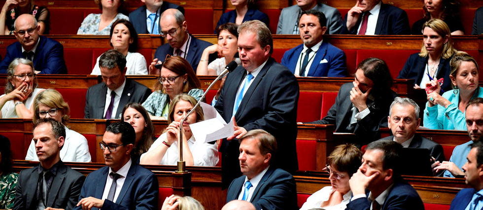 Auteur d’amendements contre le port du voile pour les fillettes rejetés par sa majorité, Jean-Baptiste Moreau, le député LREM de la Creuse, regrette l'absence de débat.
