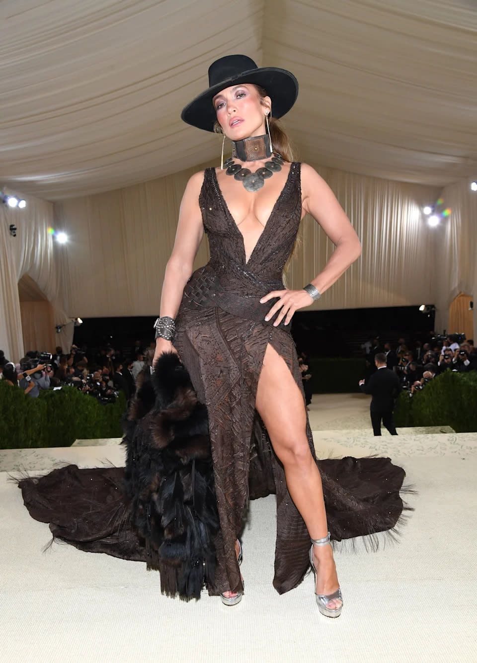 Jennifer Lopez trug bei der Met Gala 2021 in New York City Ralph Lauren, passend zum Motto: 