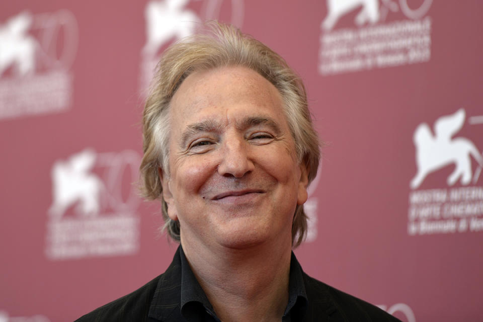 <p><b>Alan Rickman - </b>Le Royaume-Uni a perdu l’un de ses acteurs fétiches, jeudi 14 janvier. Alan Rickman, comédien et réalisateur, est mort d’un cancer à l’âge de 69 ans. Le grand public international l’a notamment connu dans son interprétation de Severus Rogue, le sombre professeur de potion et de défense contre les forces du mal de Harry Potter, dans l’adaptation à l’écran de la saga de J. K. Rowling. <br>Le e comédien s��est fait connaître dans le film Piège de cristal sorti en 1988 avec Bruce Willis dans le rôle principal.<br></p><p><b>Ce contenu peut également vous intéresser :</b> <b><a rel="nofollow" href="https://fr.news.yahoo.com/photos/ils-nous-ont-quittes-en-2015-1420472594-slideshow/" data-ylk="slk:Ils nous ont quittés en 2015;elm:context_link;itc:0;sec:content-canvas;outcm:mb_qualified_link;_E:mb_qualified_link;ct:story;" class="link  yahoo-link">Ils nous ont quittés en 2015</a></b></p>