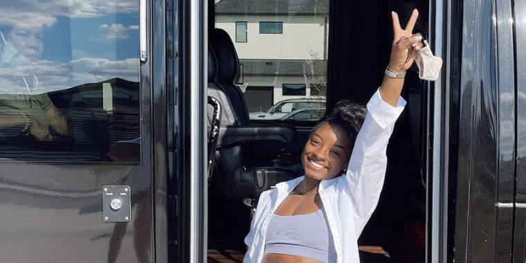 Simone Biles Flashes Her Six Pack Abs And A Peace Sign On The Road