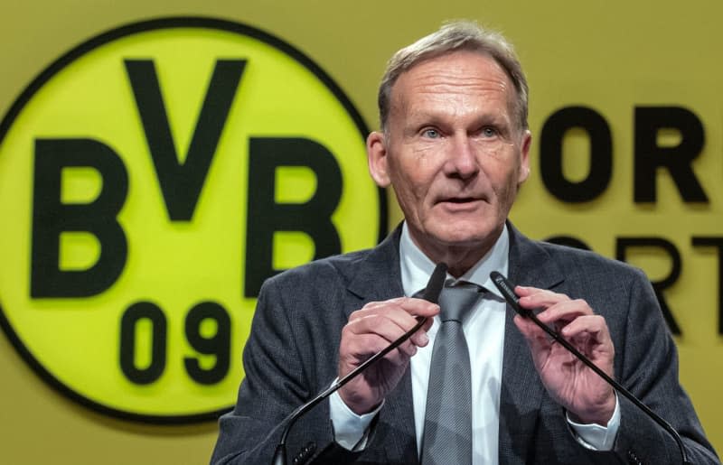 Hans-Joachim Watzke, Managing Director of the club, delivers an address during the general meeting of the Bundesliga club Borussia Dortmund. Borussia Dortmund CEO Hans-Joachim Watzke will leave the Bundesliga club's management in the autumn of 2025, Dortmund said on Monday in a note to shareholders. Bernd Thissen/dpa