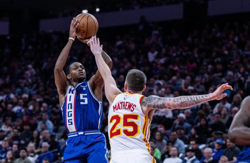 Sacramento Kings guard De’Aaron Fox (5) shoots over Atlanta Hawks guard Garrison Mathews during the first half Monday, Jan. 22, 2024, at Golden 1 Center.