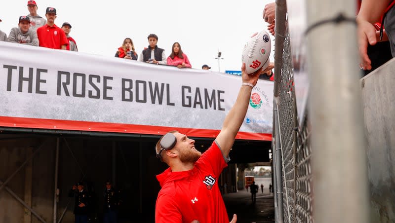 Utah Utes Brant Kuithe hands a fan a signed ball before playing the Utes game against Penn State in the 109th Rose Bowl in Pasadena on Monday, Jan. 2, 2023. After missing the entire 2023 season due to injury, a healthy Kuithe will return to the field for the Utes in 2024.