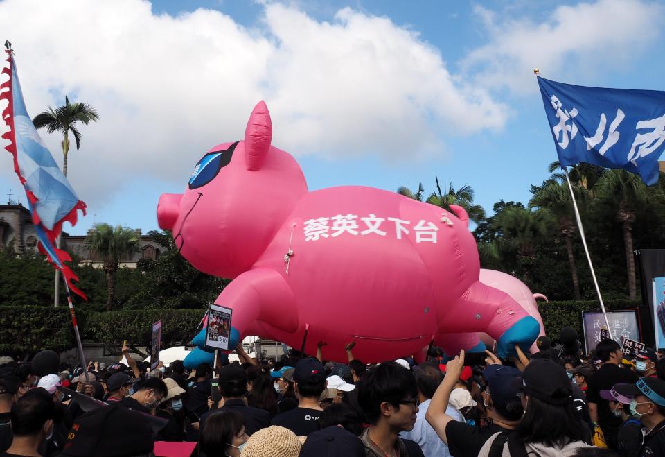 Taiwanese, holding an inflated pig with Chinese words ‘Tsa Ing-wn Step Down,’ march to the Presidential Office Building in Taipei, earlier this month (EPA/DAVID CHANG) (EPA)